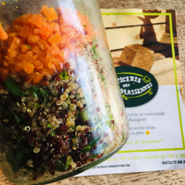 Plat - salade quinoa rouge et blanc, carottes, aromates
